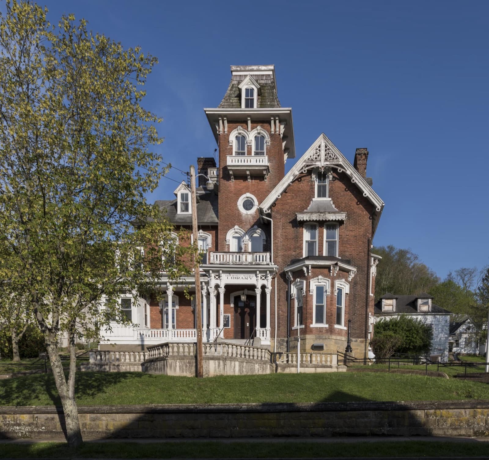 The Louis Bennett Library in the Jonathan M. Bennett House in Weston