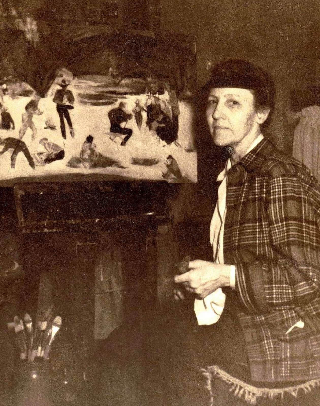 May Hardman Gilruth working in her Chicago studio